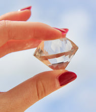 Load image into Gallery viewer, Quartz Pranic Diamond 16 facets (Costa design) for Chakra cleaning (31g)