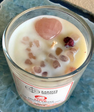 Load image into Gallery viewer, Crystal Candle (Love) Cedar Lavender with Rose Quartz Heart