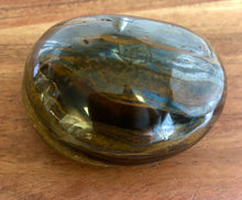 Load image into Gallery viewer, Tiger Iron Palm Stone, P60