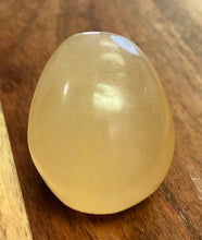 Load image into Gallery viewer, Yellow Ice Jade Skull P30