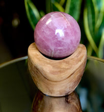 Load image into Gallery viewer, Rose Quartz Sphere