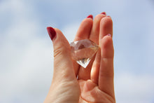 Load image into Gallery viewer, Quartz Pranic Diamond 16 facets (Costa design) for Chakra cleaning (31g)
