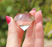 Load image into Gallery viewer, Quartz Pranic Diamond 16 facets (Costa design) for Chakra cleaning (31g)
