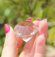 Load image into Gallery viewer, Quartz Pranic Diamond 16 facets (Costa design) for Chakra cleaning (31g)

